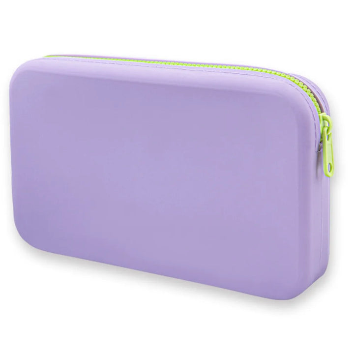 Custodia rigida viola per Nintendo Switch, con cerniera verde. Accessorio protettivo per console portatile, design elegante e resistente.