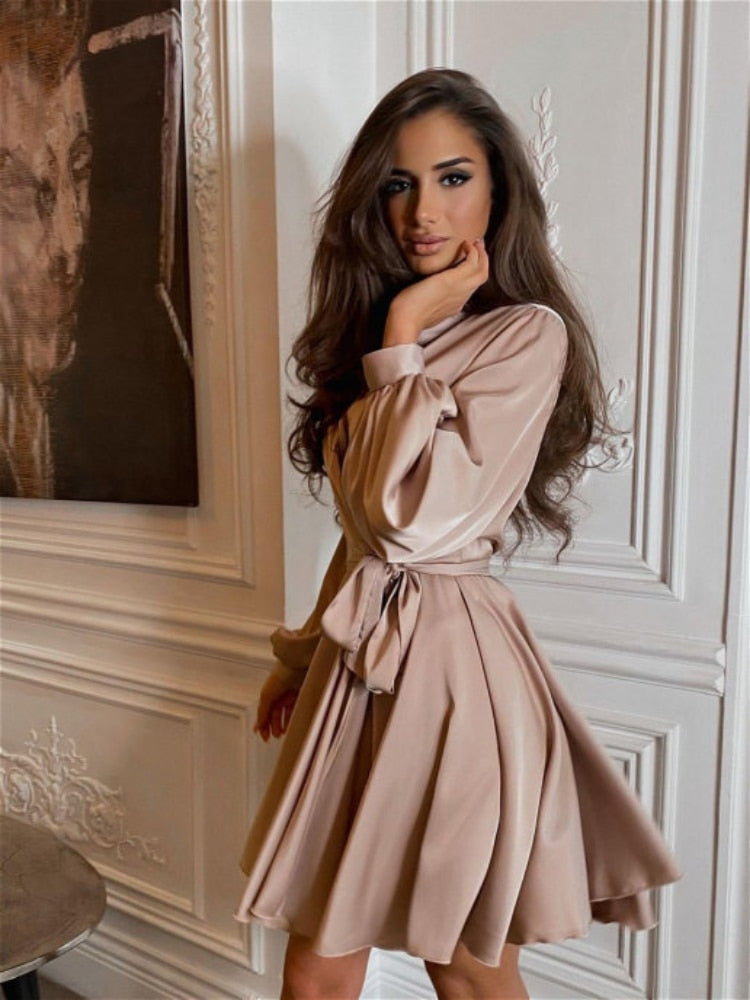 Abito Donna in Raso Maniche Lunghe con Volant Elegante