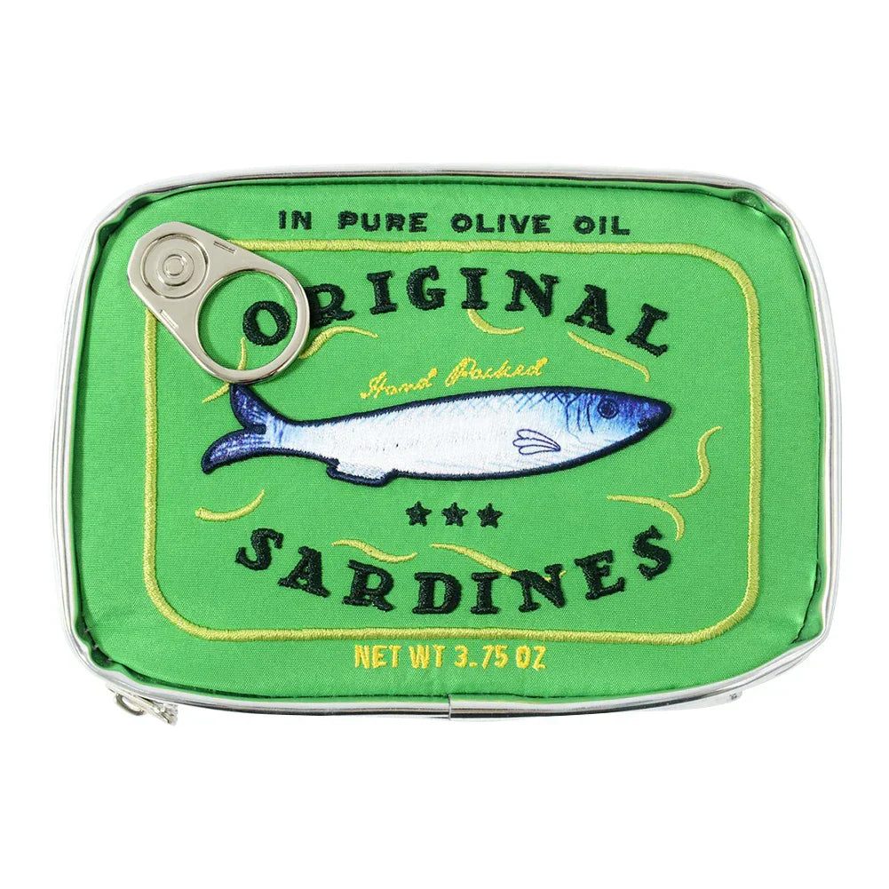 Scatola di sardine in olio d'oliva puro, etichetta verde con illustrazione di pesce, 3.75 oz. Confezione originale, cibo in scatola di alta qualità.