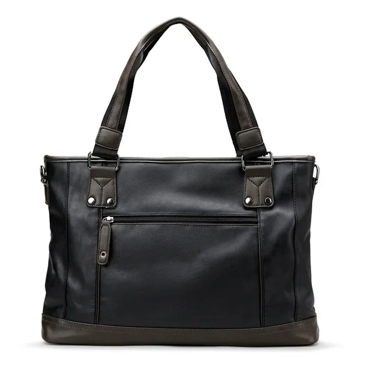 Borsa a tracolla in pelle nera da uomo con tasca frontale con zip, manici robusti e dettagli in metallo. Elegante e spaziosa per uso quotidiano.