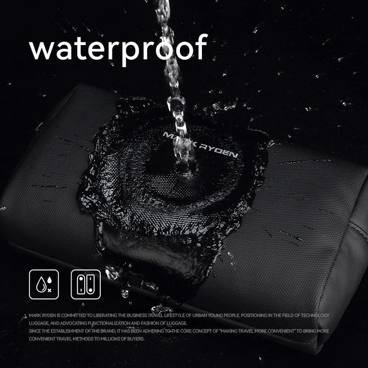 Zaino impermeabile nero Mark Ryden, resistente all'acqua, design moderno, ideale per viaggi e uso urbano. Accessorio essenziale per giovani professionisti.