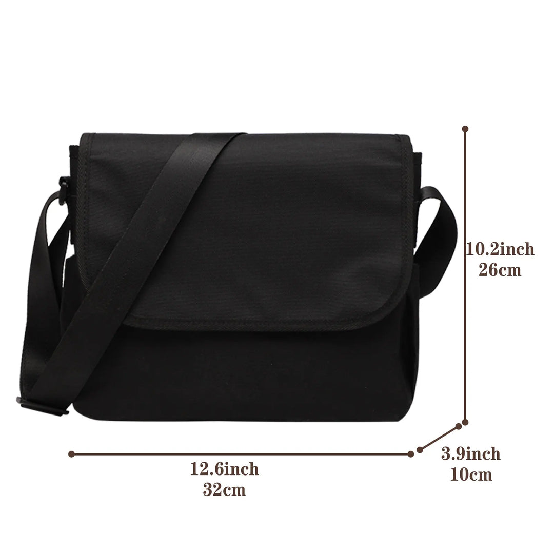Borsa a tracolla nera unisex, dimensioni 32x26x10 cm, design minimalista, ideale per lavoro e viaggio. Materiale resistente, tracolla regolabile.