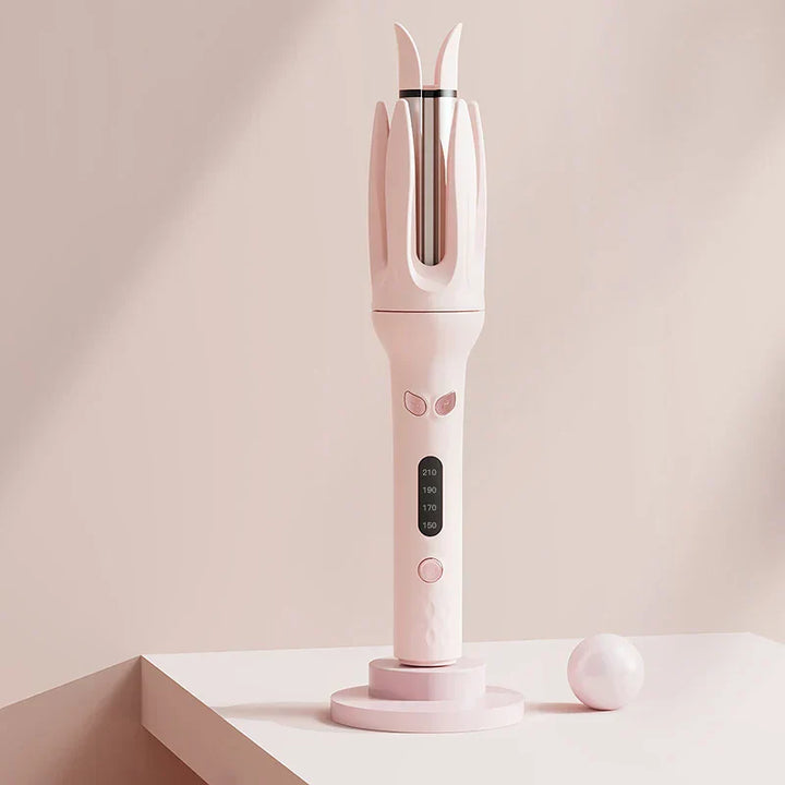 Arricciacapelli automatico rosa su base, display digitale, design moderno. Strumento styling capelli, temperatura regolabile, accessorio bellezza.