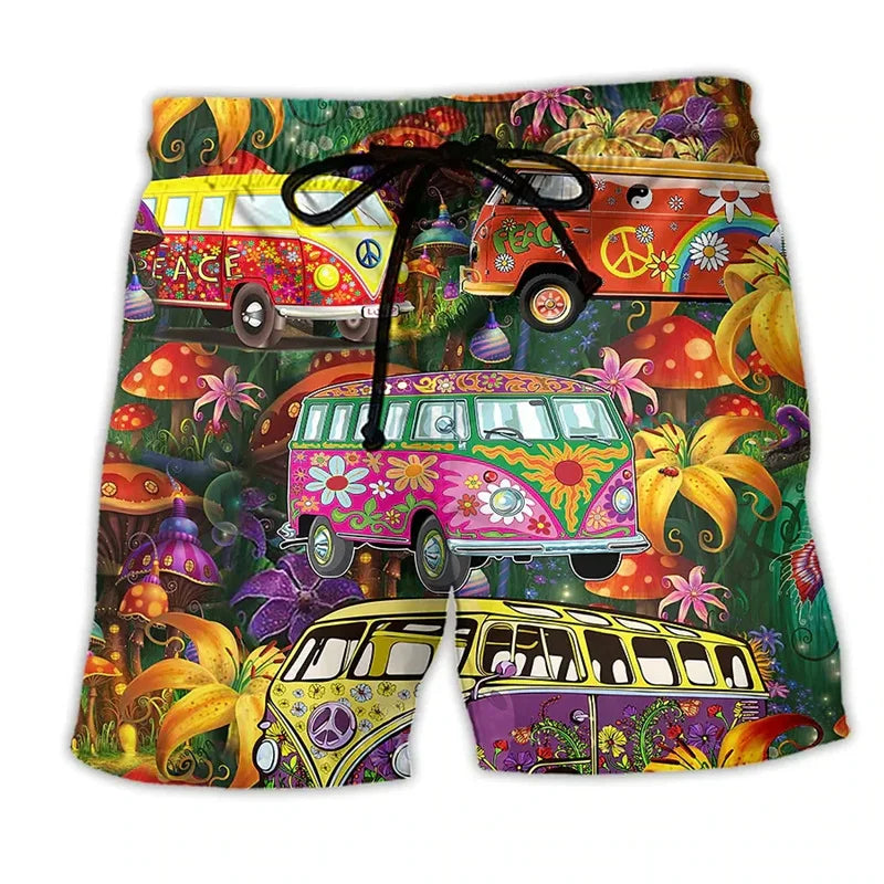 Pantaloncini colorati con stampa furgoni hippie, fiori e simboli di pace. Design psichedelico, moda estiva, stile anni '60.
