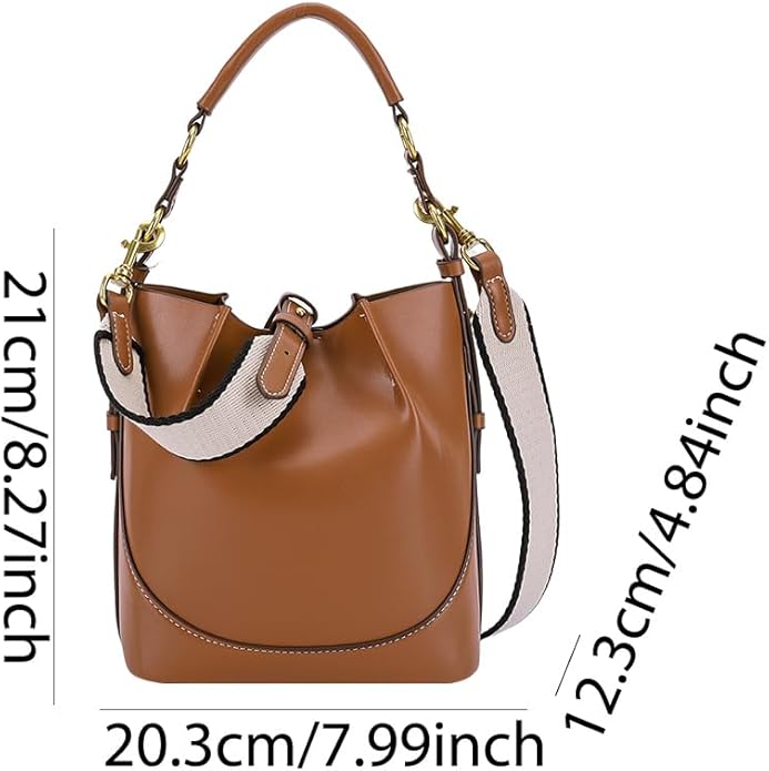 Borsa a secchiello in pelle marrone con tracolla regolabile, dimensioni 21x20,3x12,3 cm. Elegante e versatile per ogni occasione.