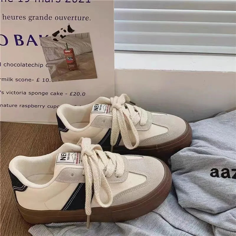 Sneakers basse retrò da donna, comode e casual, in tela e pelle scamosciata 3