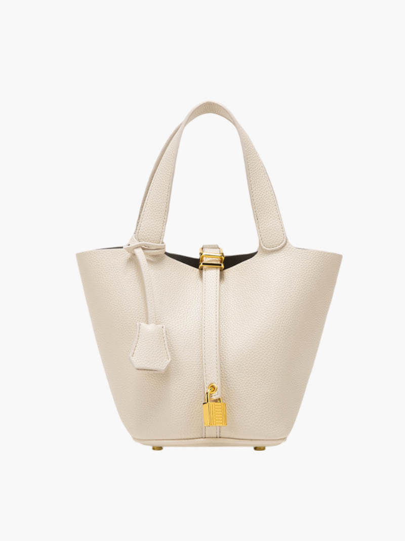 Borsa a secchiello in pelle bianca con chiusura a lucchetto dorato, manici doppi, design elegante e moderno. Accessorio moda donna di lusso.