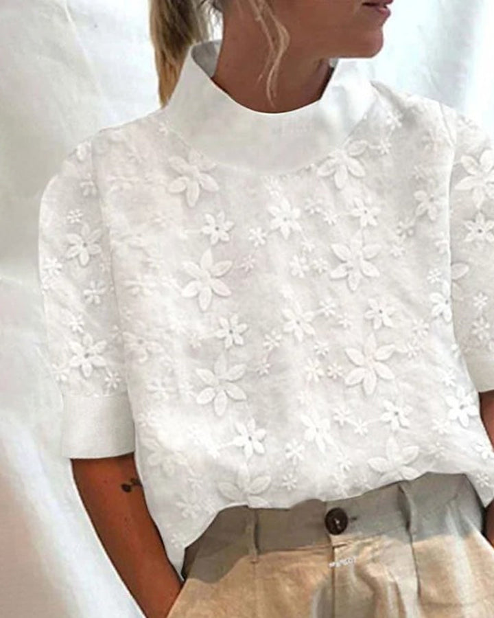 Donna con Colletto Rialzato e Ricami Floreali Stile Elegante - Vesarelli