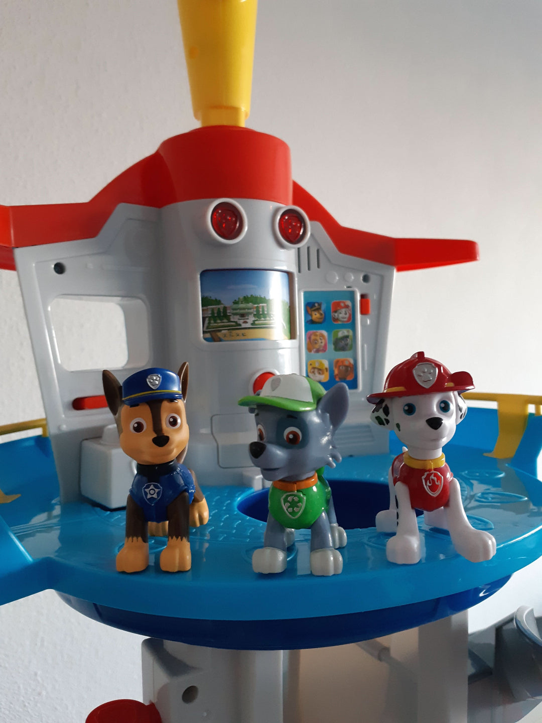 Torre giocattolo per bambini innovativa e sostenibile 3