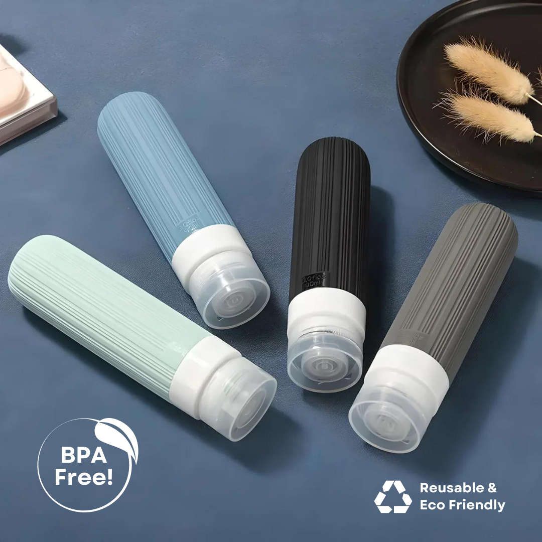 Quattro bottiglie d'acqua riutilizzabili senza BPA su sfondo blu, colori pastello e nero, eco-friendly, design moderno.