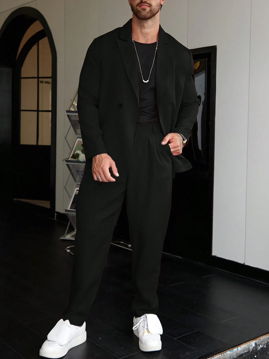 Completo Uomo Blazer con Revers a Punta e Pantaloni Slim Fit