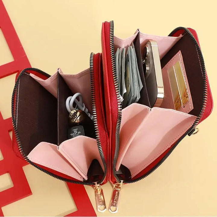 Portafoglio donna rosso in pelle con zip, scomparti multipli per carte, contanti e smartphone. Design elegante e funzionale, accessorio moda essenziale.