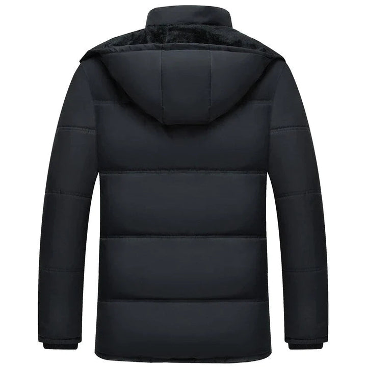 Giacca invernale uomo nera, imbottita, con cappuccio, design moderno, ideale per climi freddi. Perfetta per moda invernale e outdoor.