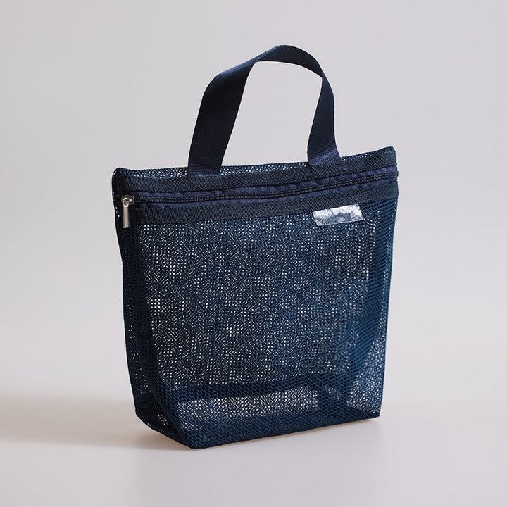 Borsa a rete blu con manici, chiusura a zip, design moderno. Ideale per shopping, spiaggia, moda sostenibile. Accessorio versatile ed elegante.