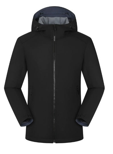 Giacca nera impermeabile con cappuccio, zip frontale, design moderno, ideale per outdoor e sport invernali. Abbigliamento uomo resistente e caldo.
