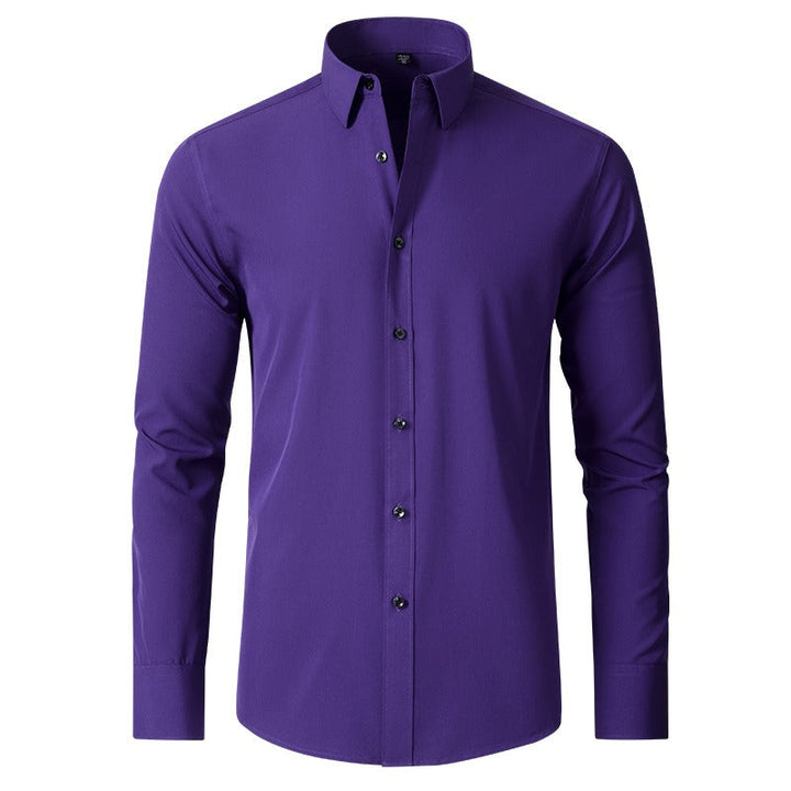 Camicia uomo elegante viola a maniche lunghe, colletto classico, bottoni neri. Moda maschile, abbigliamento formale, stile sofisticato.
