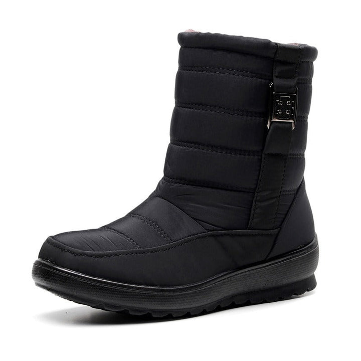 Stivale invernale nero da donna, imbottito e impermeabile, con suola antiscivolo e fibbia decorativa. Ideale per neve e freddo.