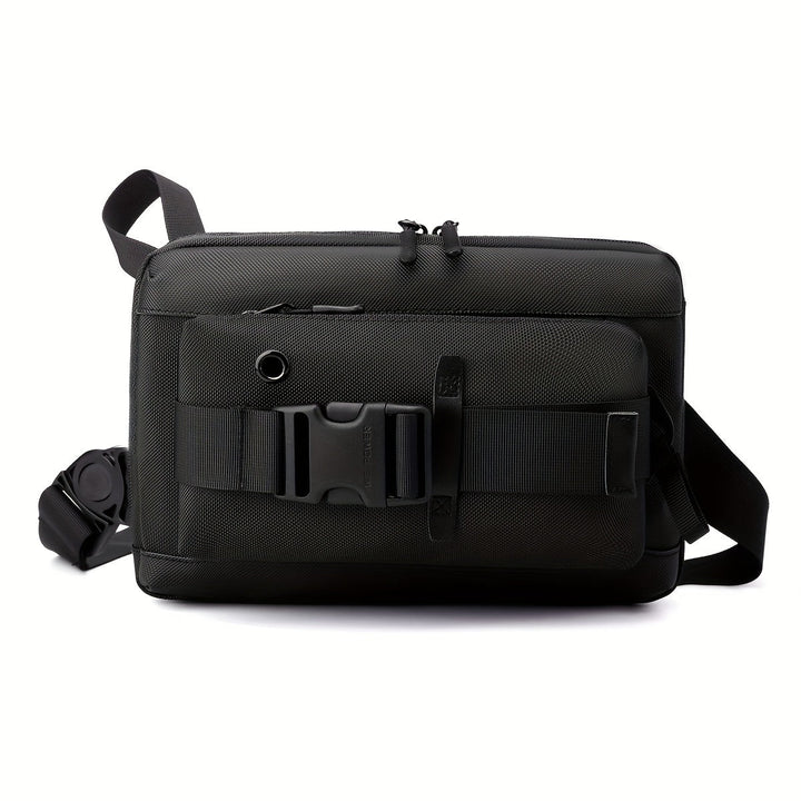 Borsa a tracolla nera in nylon resistente, design moderno con fibbia frontale e cerniere, ideale per viaggi e uso quotidiano.
