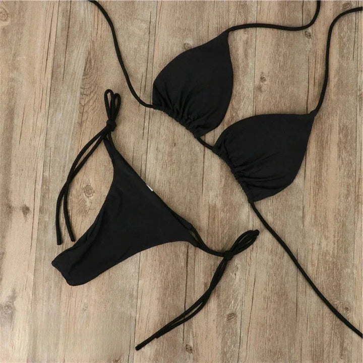 Bikini femme à dos nu, en polyester élastique, avec liens ajustables et motif floral pour un ajustement personnalisé.