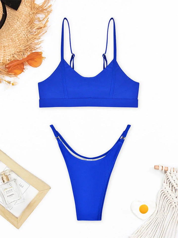 Bikini push-up femme, avec doublure ajustable, bretelles réglables et tissu doux pour un confort optimal à la plage.