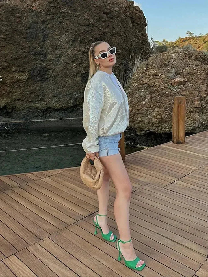 Bomber femme ivoire scintillant avec sequins, fermeture éclair et coupe classique.