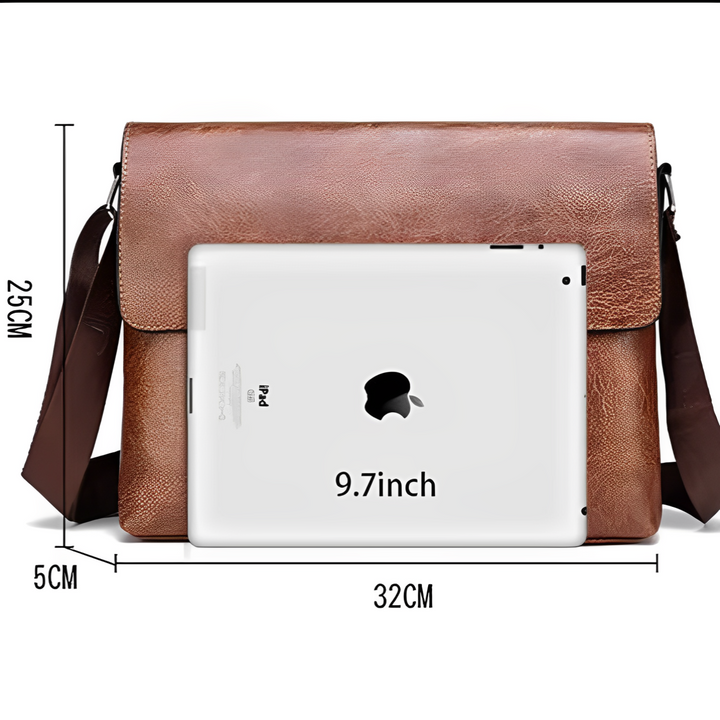 Borsa a tracolla in pelle marrone, dimensioni 32x26x5 cm, compatibile con tablet 9.7 pollici. Elegante e pratica per lavoro e viaggio.
