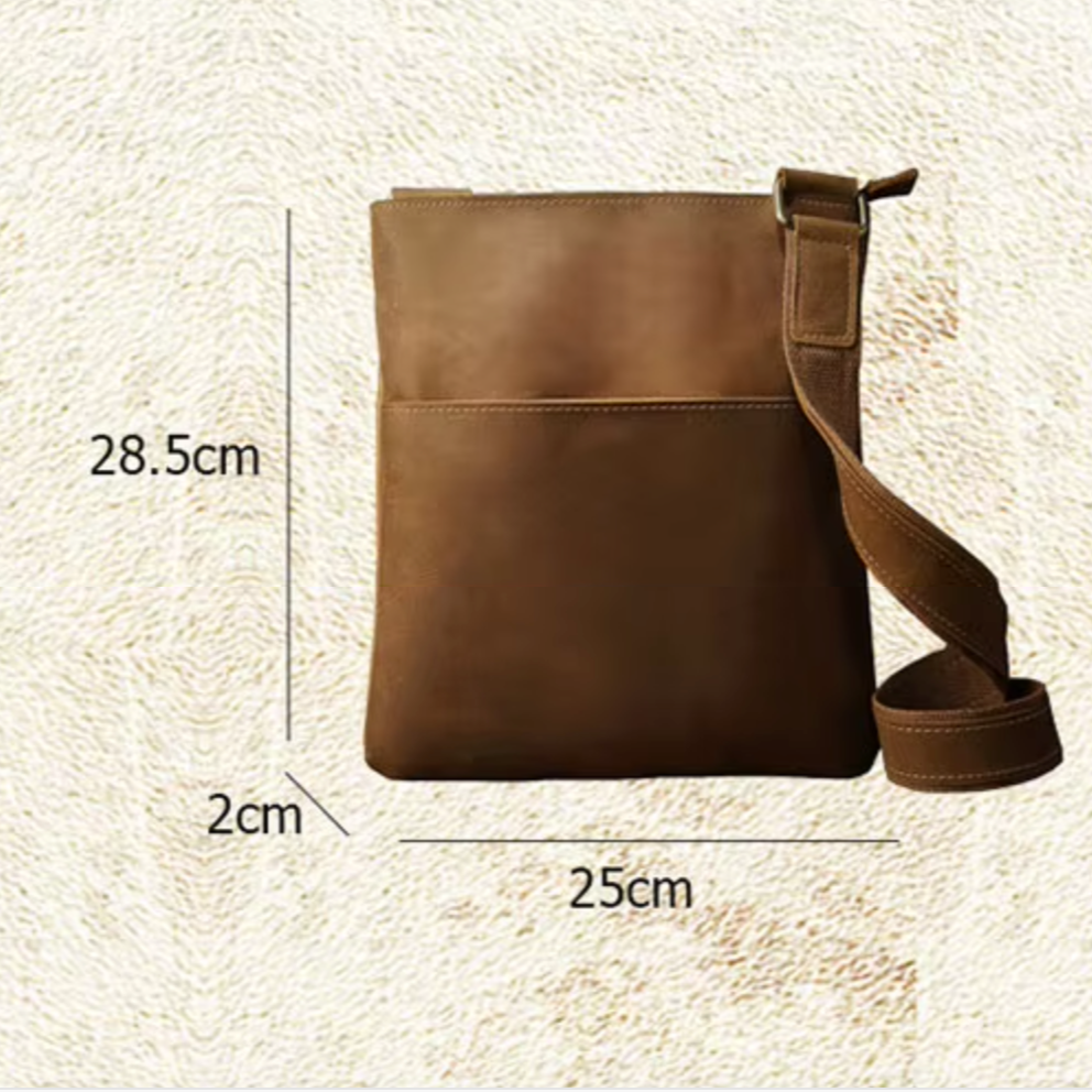 Borsa a tracolla in pelle marrone, dimensioni 28,5x25x2 cm, design elegante e minimalista, ideale per uomo e donna, accessorio moda versatile.