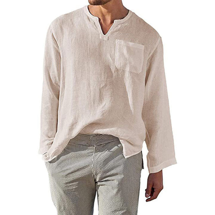 Camicia uomo in lino bianco, maniche lunghe, scollo a V, taschino frontale, stile casual estivo. Ideale per look eleganti e rilassati.
