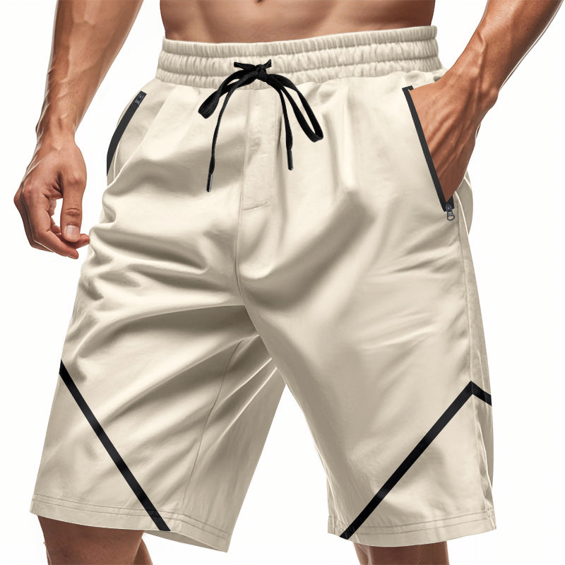 Pantaloncini sportivi da uomo beige con tasche e coulisse nera, design moderno, ideali per allenamento e tempo libero.