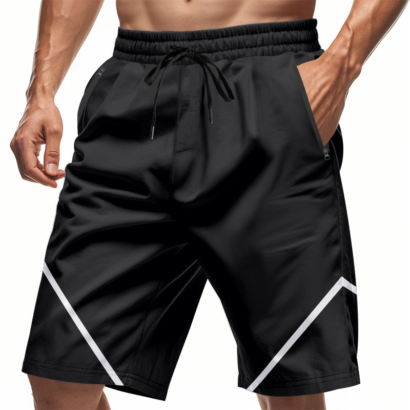 Pantaloncini sportivi neri da uomo con tasche, elastico in vita e dettagli bianchi. Ideali per allenamento, palestra e attività all&