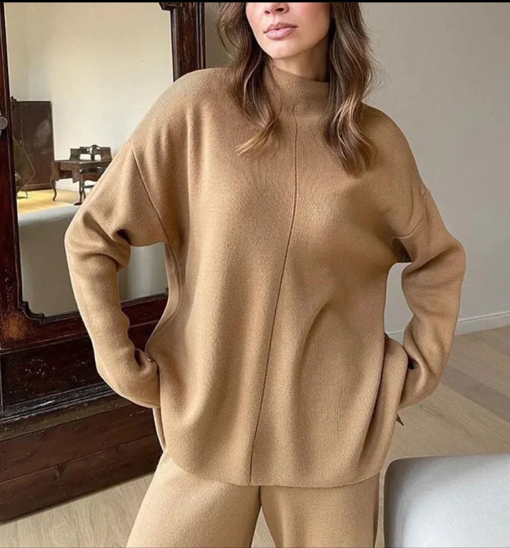 Cardigan femme en tricot doux, avec détails en perles et coupe féminine, adapté pour des occasions décontractées.
