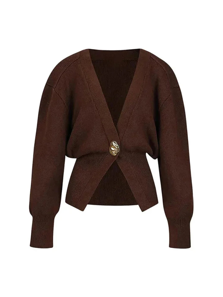 Cardigan femme avec col en V, boutons dorés, en tissu doux, adapté pour des tenues décontractées et formelles.