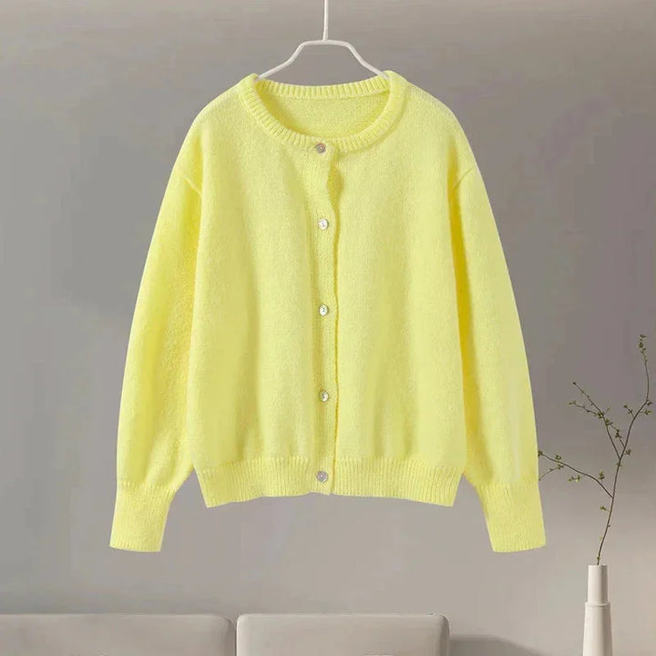 Cardigan femme à manches bouffantes, motif léopard, en tissu doux, idéal pour des tenues décontractées.
