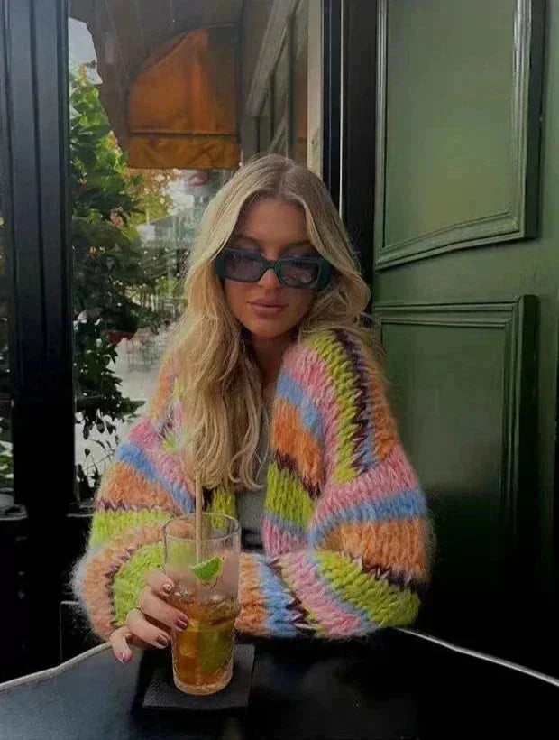 Cardigan femme multicolore en maille, coupe décontractée, rayures, manches longues.