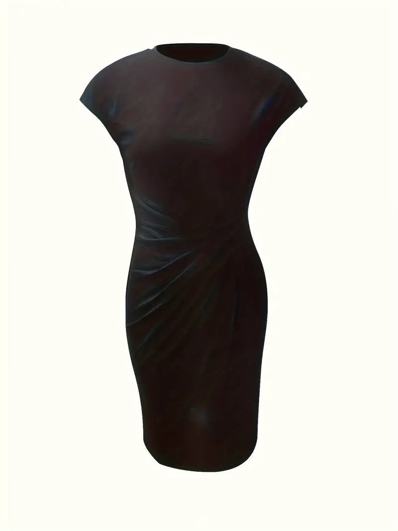 Abito nero elegante da donna, aderente, maniche corte, design drappeggiato, perfetto per serate e occasioni speciali. Moda femminile chic.