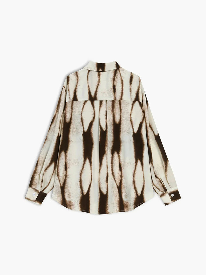 Chemise femme à imprimé abstrait, en coton léger, avec manches longues et col classique, idéale pour un look décontracté.