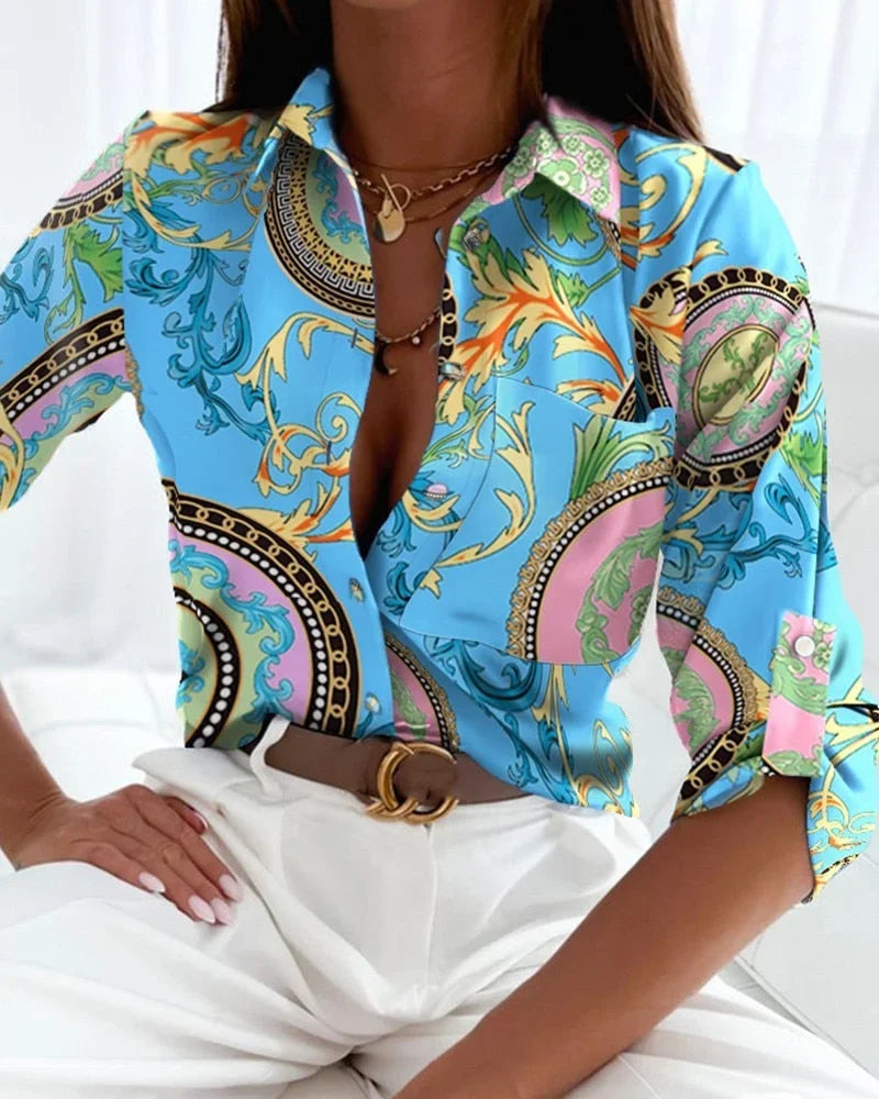 Chemise femme à motifs variés, col classique, en tissu léger et respirant, idéale pour un usage quotidien.