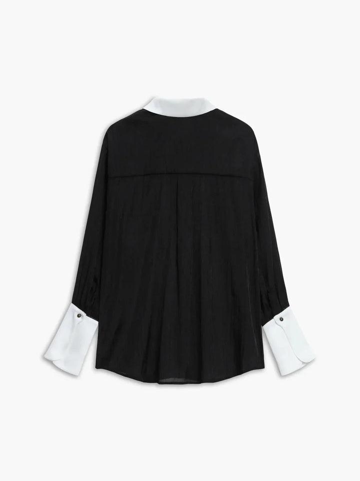 Chemisier femme transparent avec boutons, col élégant, manches longues et coupe fluide, idéal pour un look chic et léger.