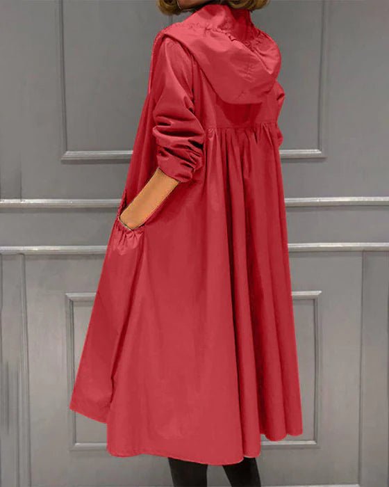 Cappotto rosso con cappuccio, design ampio e maniche lunghe, tasche laterali, stile casual elegante. Perfetto per moda autunnale e invernale.
