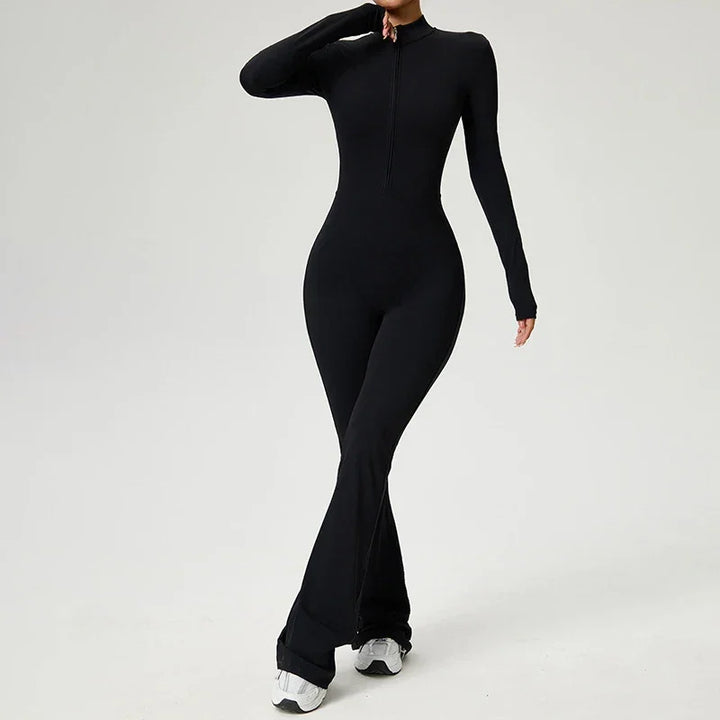 Combinaison de yoga grise pour femme, manches longues, avec zip, en tissu respirant pour un confort optimal.