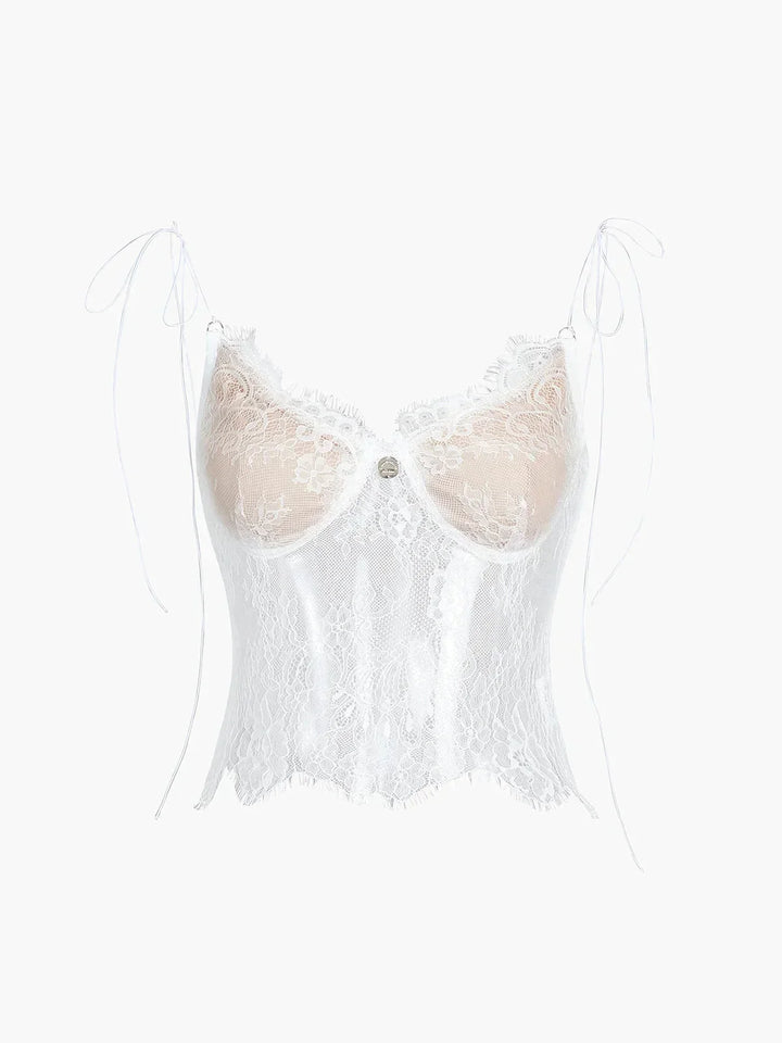 Débardeur blanc en tissu léger avec dentelle ajustable et fines bretelles, parfait pour un look décontracté.