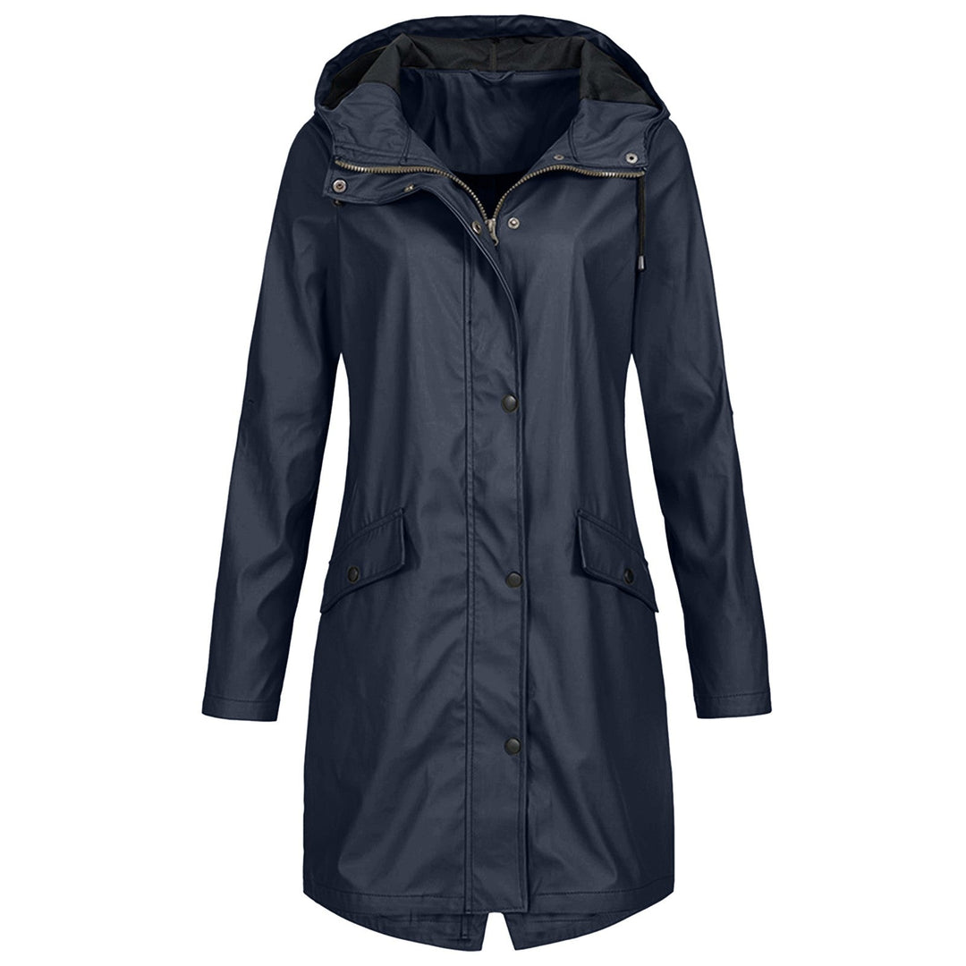 Giacca impermeabile donna blu scuro con cappuccio, chiusura a bottoni e tasche frontali. Elegante e funzionale per pioggia e outdoor.