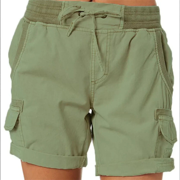 Pantaloncini cargo donna verde oliva, tasche laterali, elastico in vita, cotone, casual estivo, moda femminile, abbigliamento comodo.
