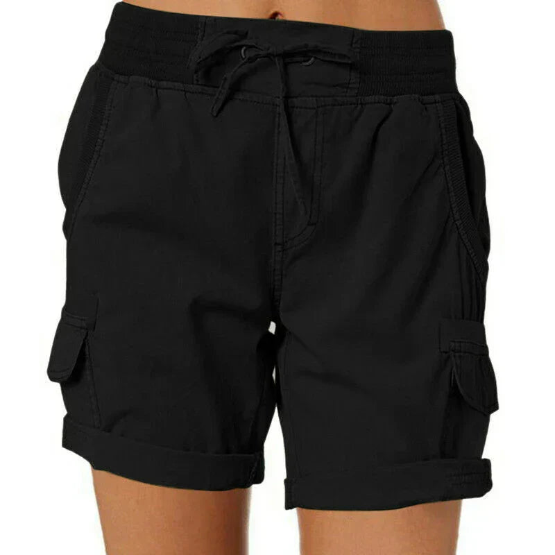 Pantaloncini cargo neri da donna con tasche laterali, cintura regolabile, stile casual estivo. Ideali per attività all'aperto e tempo libero.