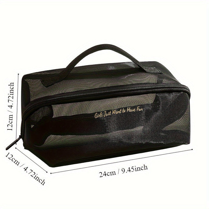 Borsa da toilette nera in rete, dimensioni 24x12x12 cm, con manico e scritta "Girls Just Want to Have Fun". Ideale per viaggi e organizzazione.