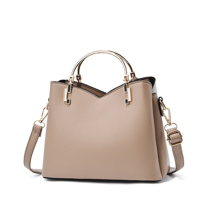 Borsa a mano elegante in pelle beige con manici dorati e tracolla regolabile. Design moderno, ideale per moda donna e accessori di lusso.