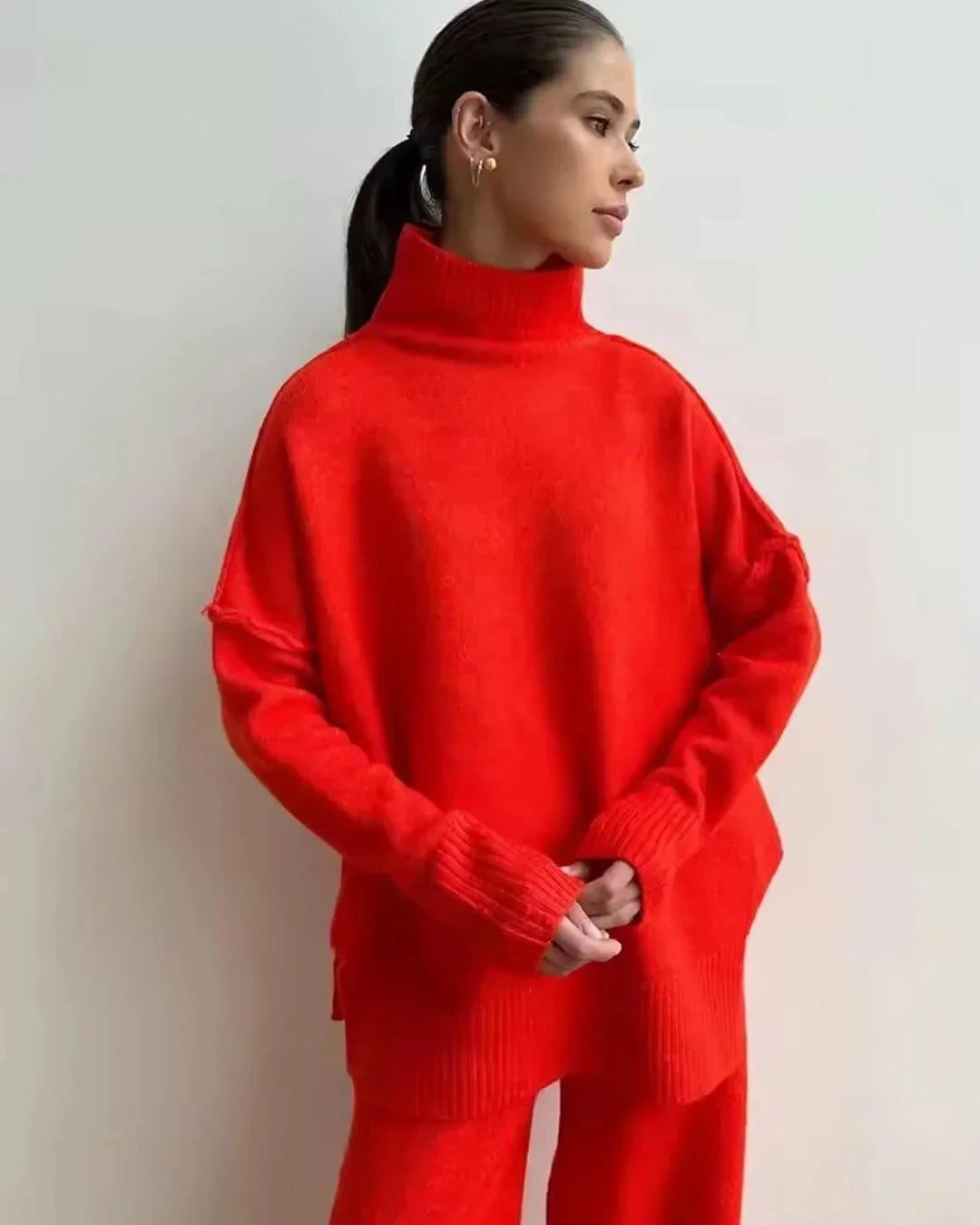 Ensemble femme gris à col roulé, coupe ample et confortable, en mélange de coton doux.