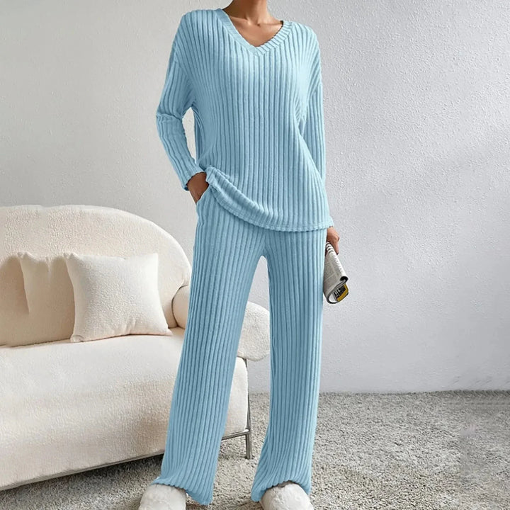 Ensemble femme noir à manches longues, col en V, en mélange de coton, adapté pour des occasions décontractées.