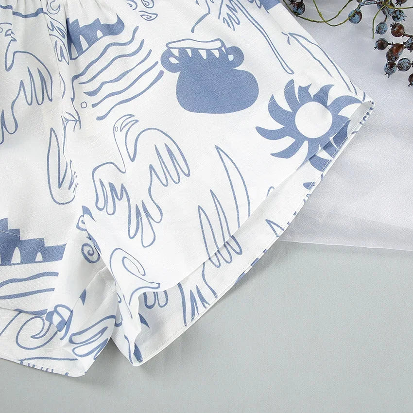Ensemble femme en coton blanc et bleu, motifs modernes, manches courtes, taille élastique, idéal pour l'été.