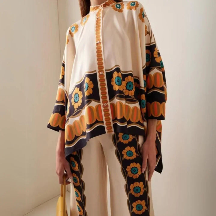 Ensemble femme boho chic jaune en coton, avec motifs floraux et coupe fluide, idéal pour le printemps.